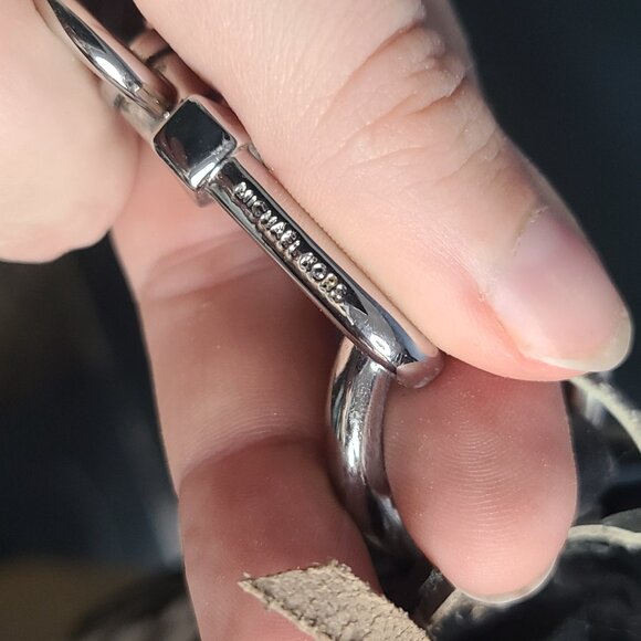 MICHAEL KORS Marley Medium Leather Bucket Messenger Bag. - Picture 2 of 5